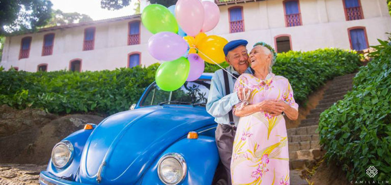 Leia mais sobre o artigo Casal faz ensaio fotográfico maravilhoso para celebrar 69 anos de casados